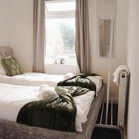 Home In Speke- 8 Mins Walk To Airport Exterior foto