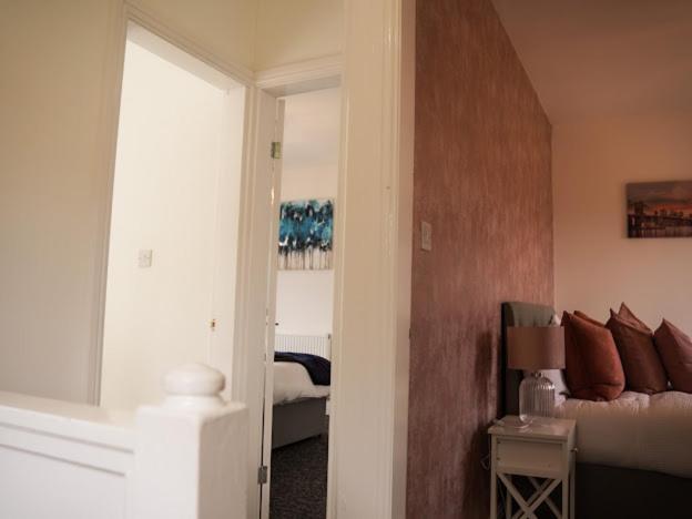 Home In Speke- 8 Mins Walk To Airport Exterior foto