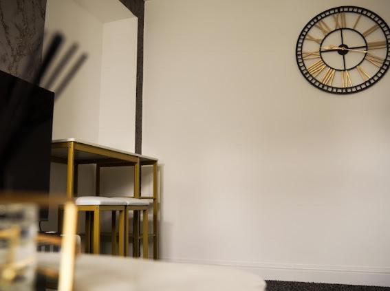 Home In Speke- 8 Mins Walk To Airport Exterior foto