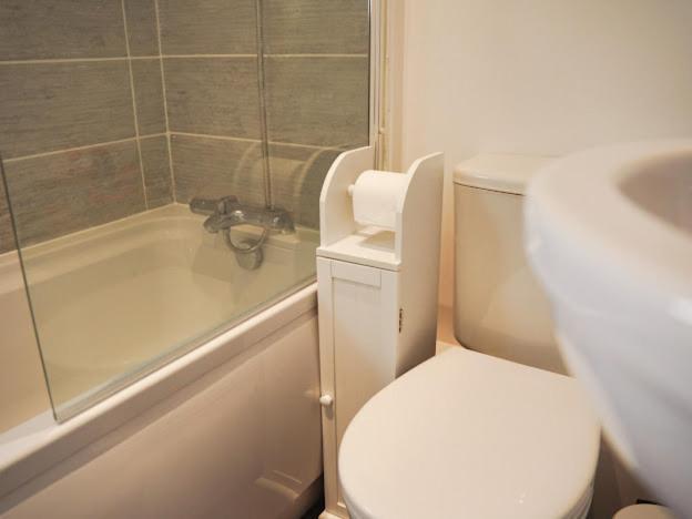 Home In Speke- 8 Mins Walk To Airport Exterior foto