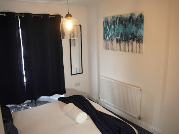 Home In Speke- 8 Mins Walk To Airport Exterior foto